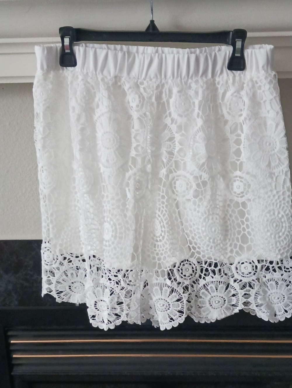 White High-Waist Crochet Lace Shorts